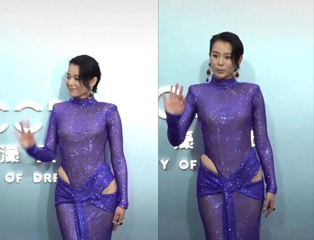 胡杏儿笑死人了！有赘肉就别穿露腰礼服！你看腰间蹦出来的那坨肉