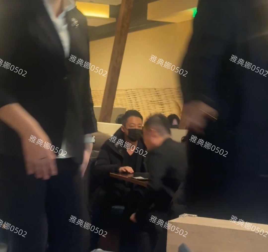 马筱梅是个狠人，挺8个月孕肚陪汪小菲去石家庄巡店，一点不娇气