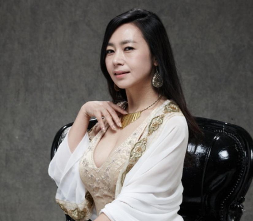 韩国女星离婚17年，坚持单身无子，如今感到后悔：真的很孤独
