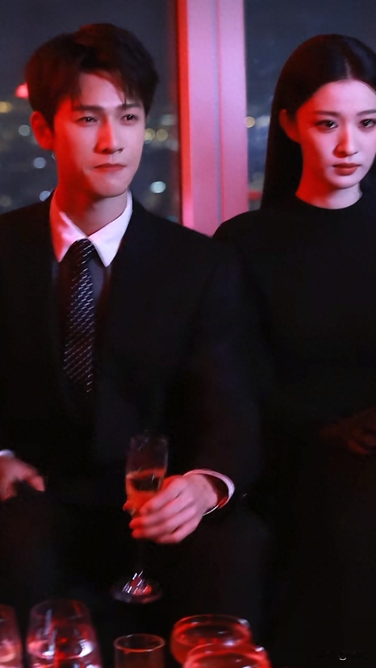 29岁李昀锐与26岁王楚然罕见同框！一个帅气，一个大美人，好养眼