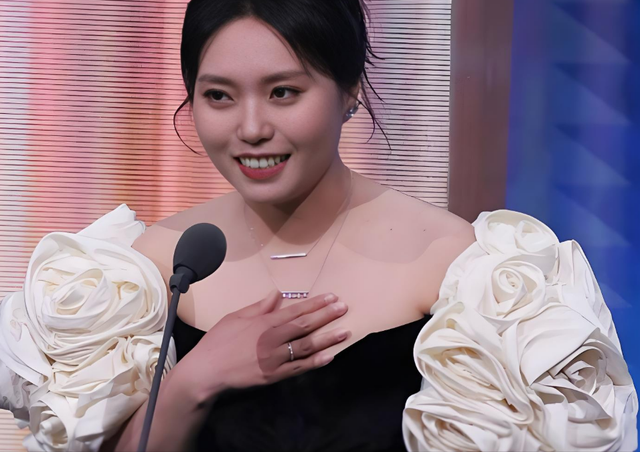 国影节闭幕:张雨绮腰臀比突出,韩庚好油腻,李雪琴捂胸不自在