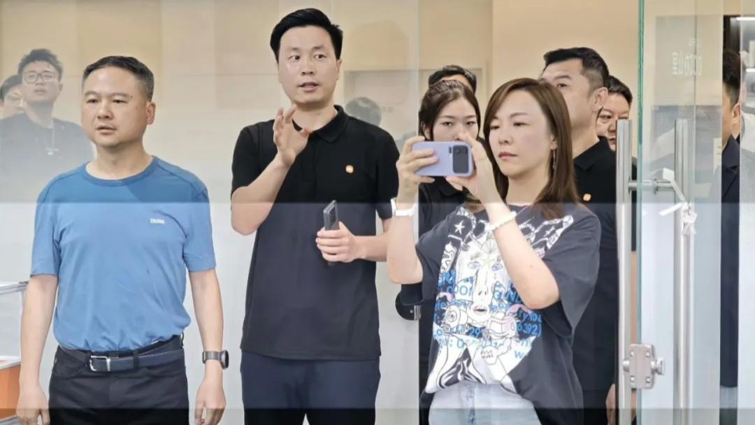 小米16，真机现身！