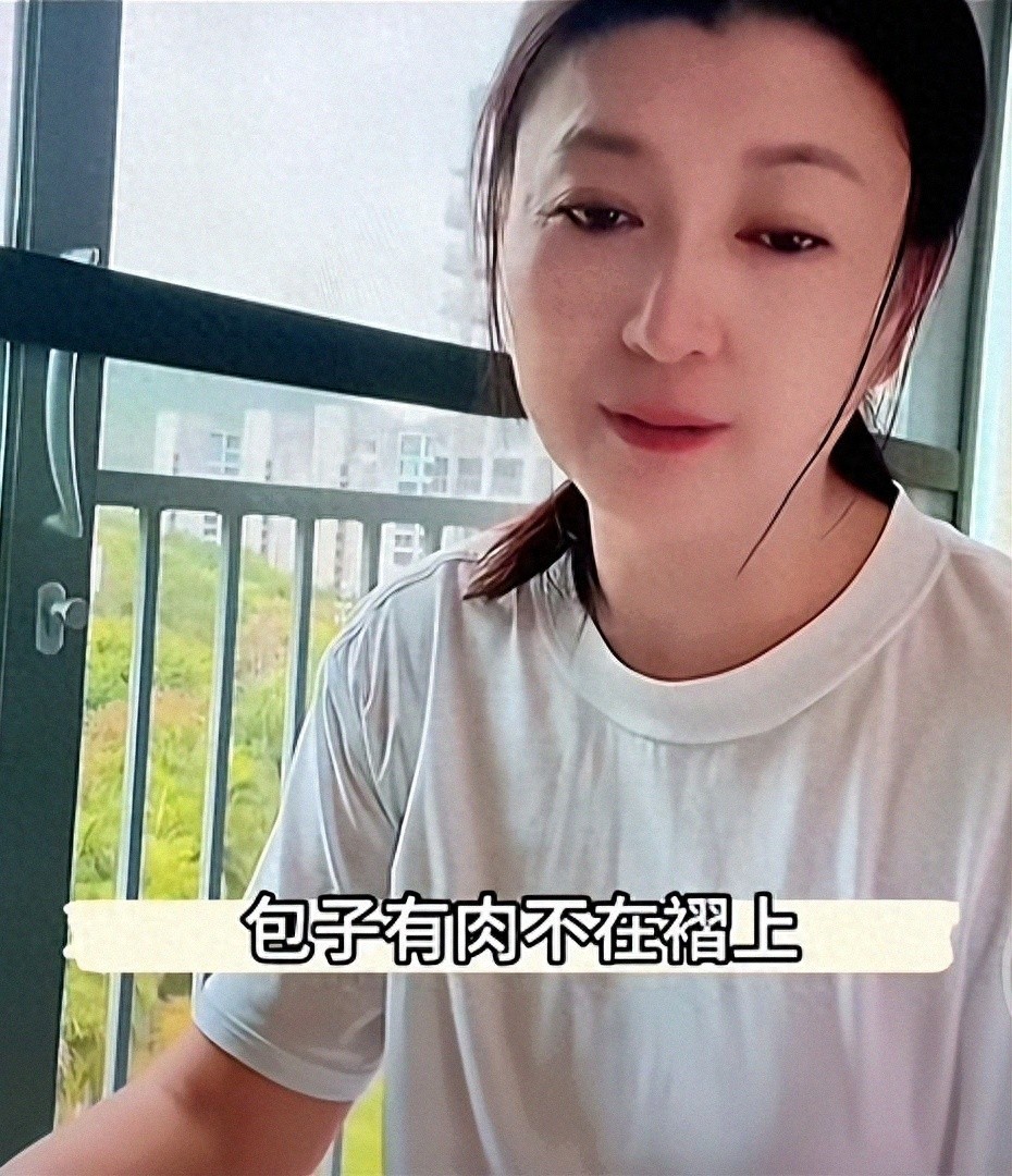 风波加剧！闫学晶11字回应哭穷，收入、财产全被扒，赵本山没说错