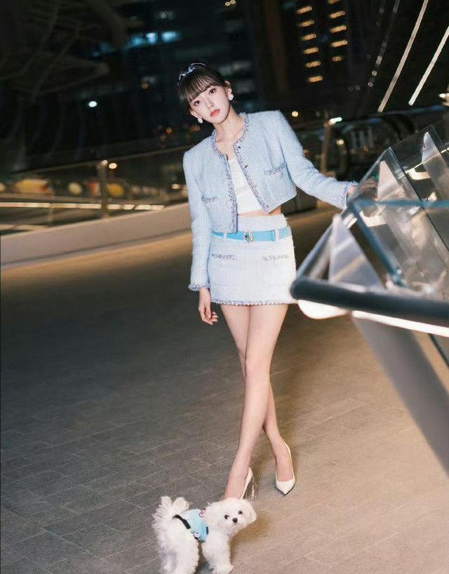 程潇超短小香风魅力爆表，粉丝们要被迷倒了！