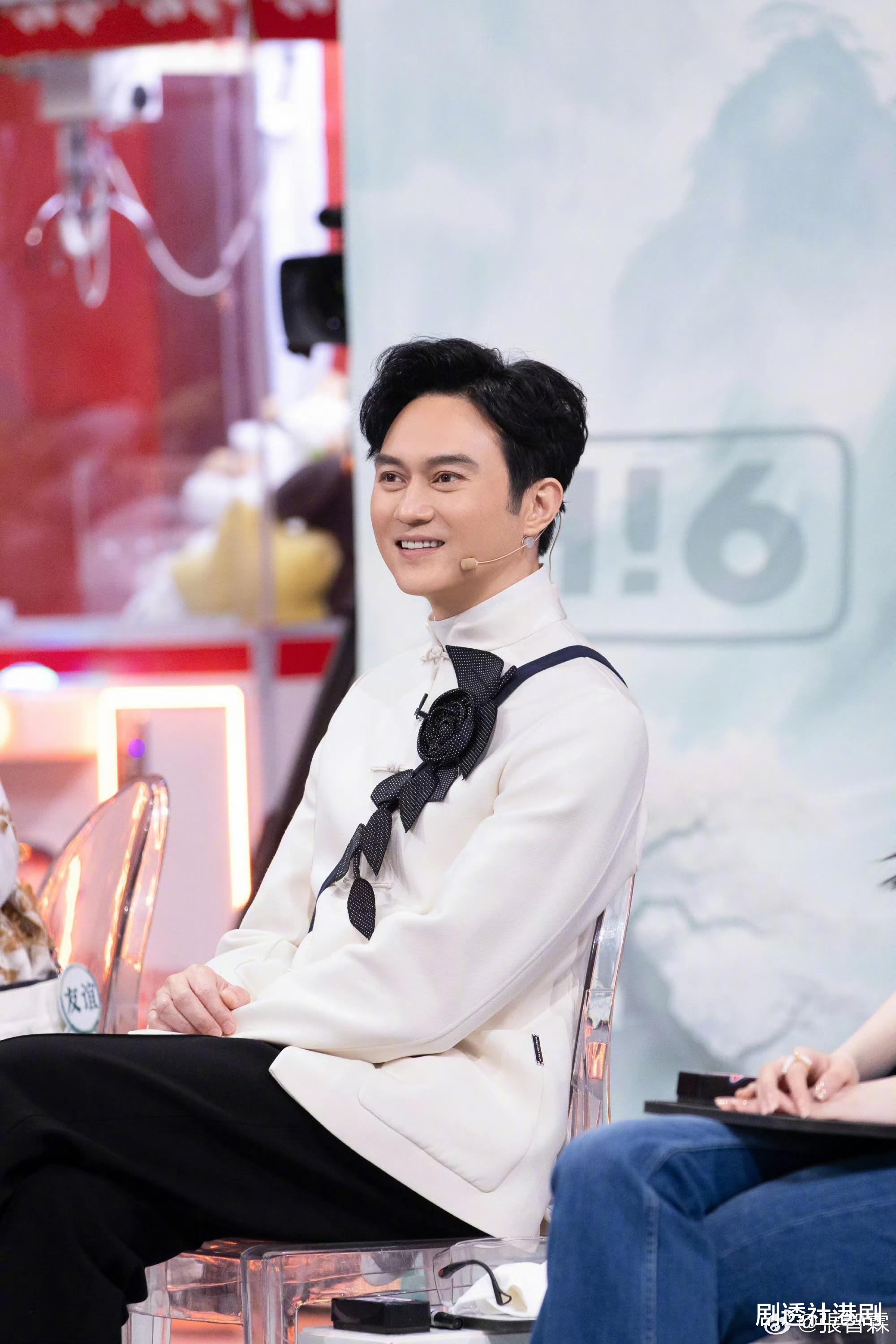 香港知名星二代罕晒自拍！被指撞脸TVB力捧小生，继承父母高颜值