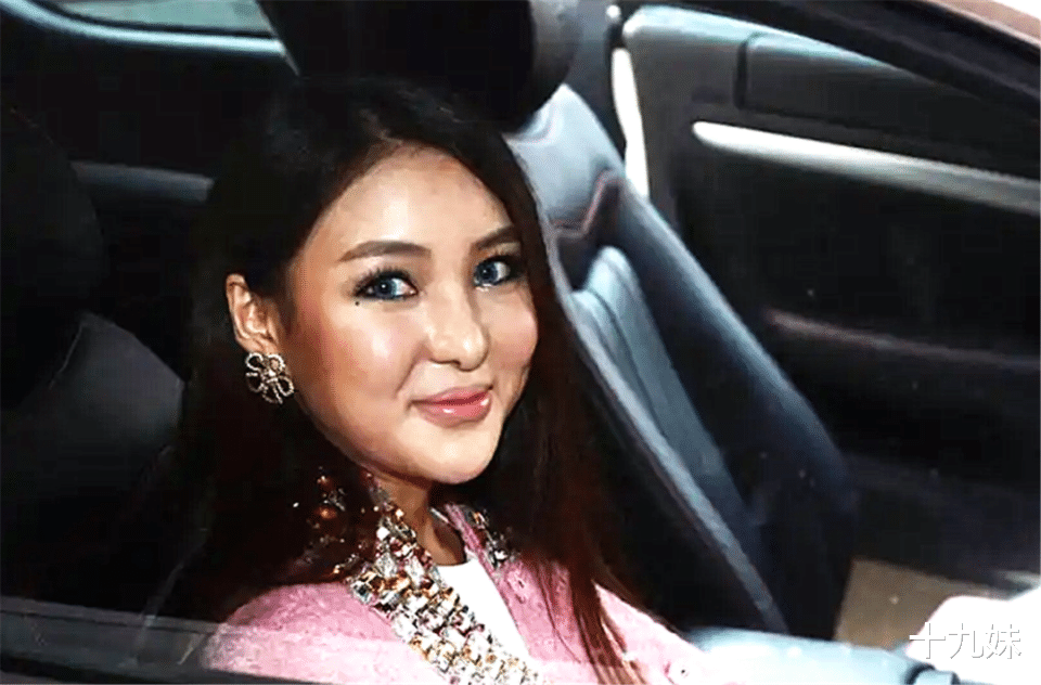 她曾是炫富赛道的网红鼻祖，名气最大，争议最多，下场也最惨