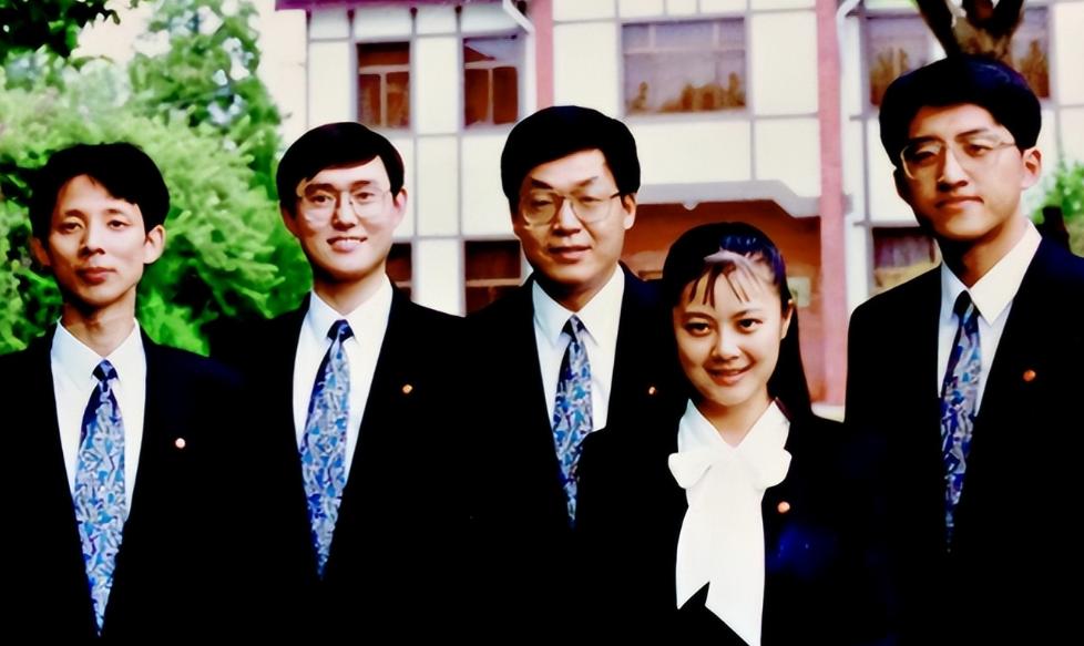 原来早已不是中国籍,被老外\玩腻\后回国捞金的姜丰,如今过得怎样