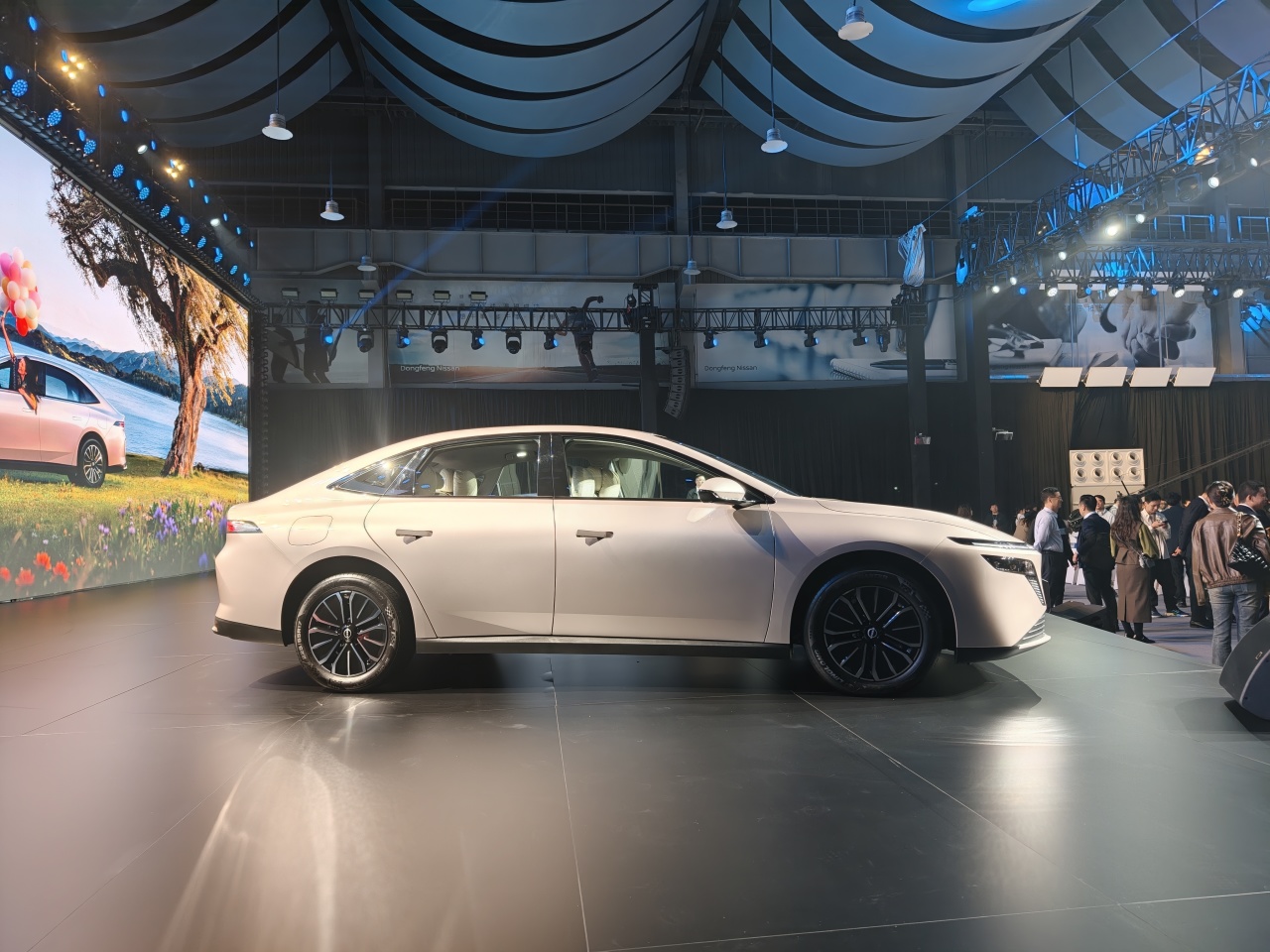 东风日产N6标配20度大电池,10万长续航插混要变天了