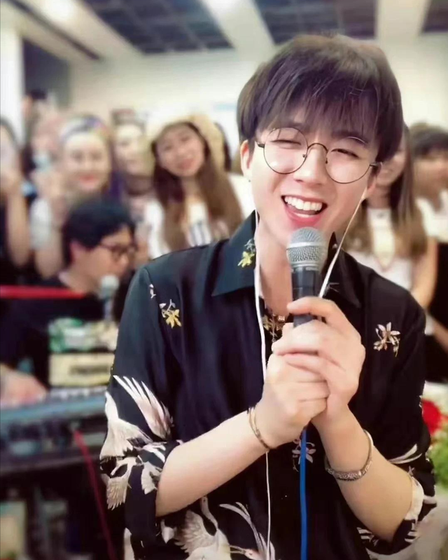 秦海璐宠着、刘涛护着,长得丑离过婚却有大咖作配,他到底啥来头