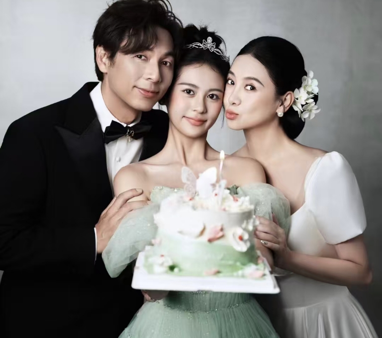 翁虹女儿满18岁，小水晶从小美到大，颜值身材超绝媲美妈妈