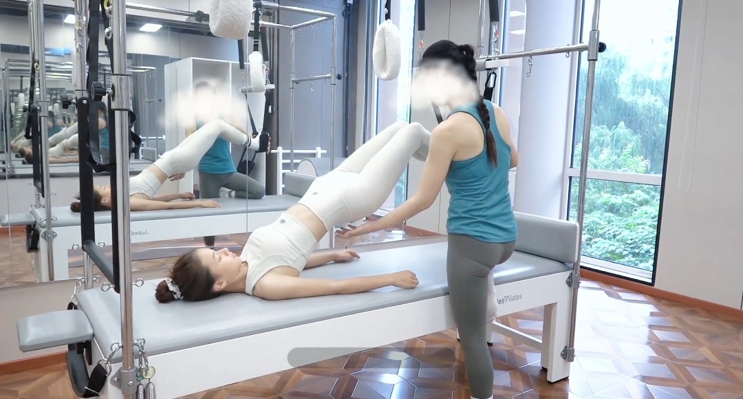 拒绝于正一年后，14岁网红素颜女孩官宣出道，好看真的能当饭吃！