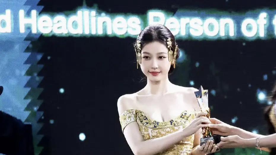 虞书欣闪耀泰国颁奖礼，以东方之美斩获“最受泰国人喜欢中国明星奖”