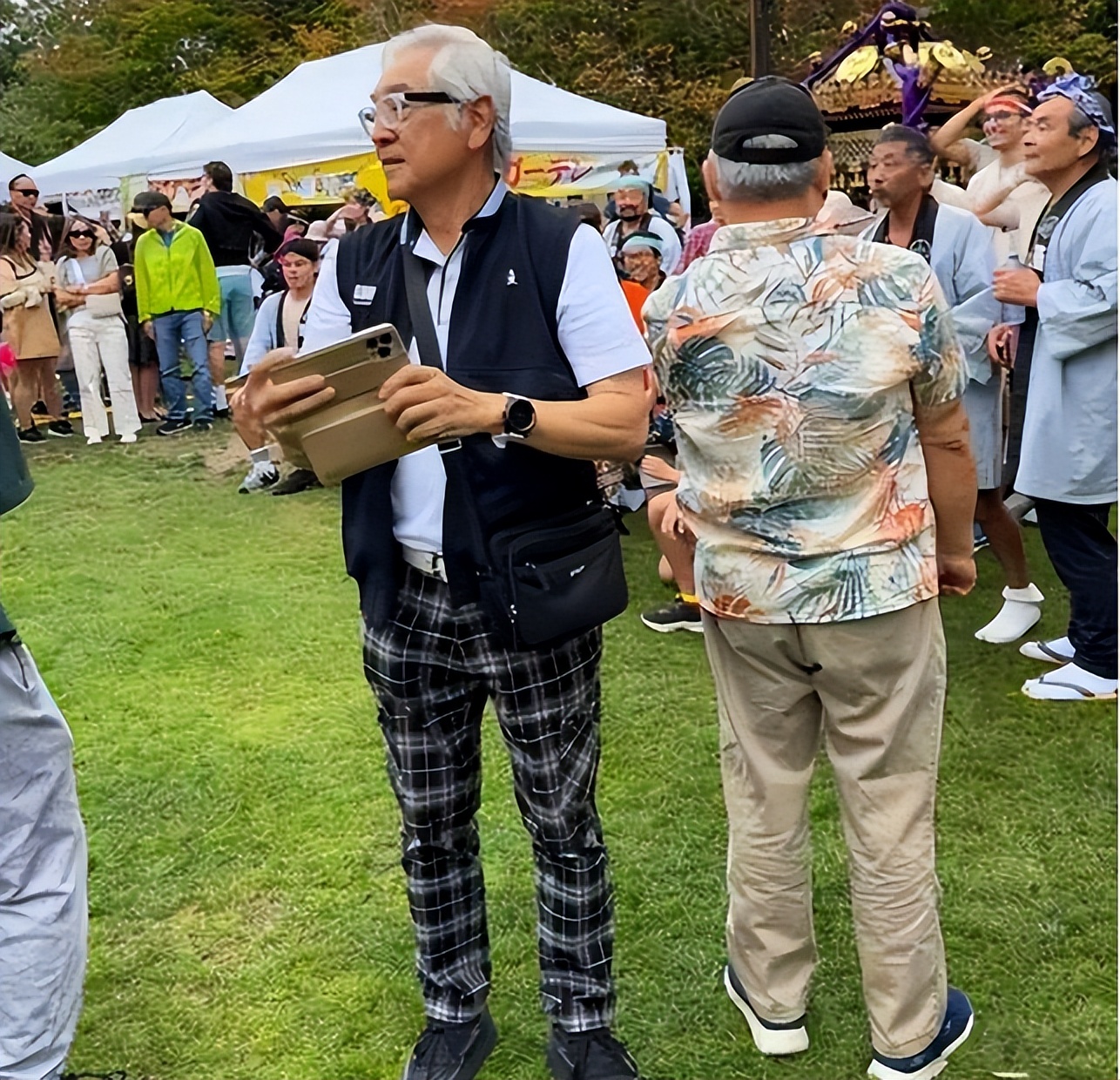 80岁秦沛现状：定居在国外，和日本妻子很恩爱，儿女都是知名歌手