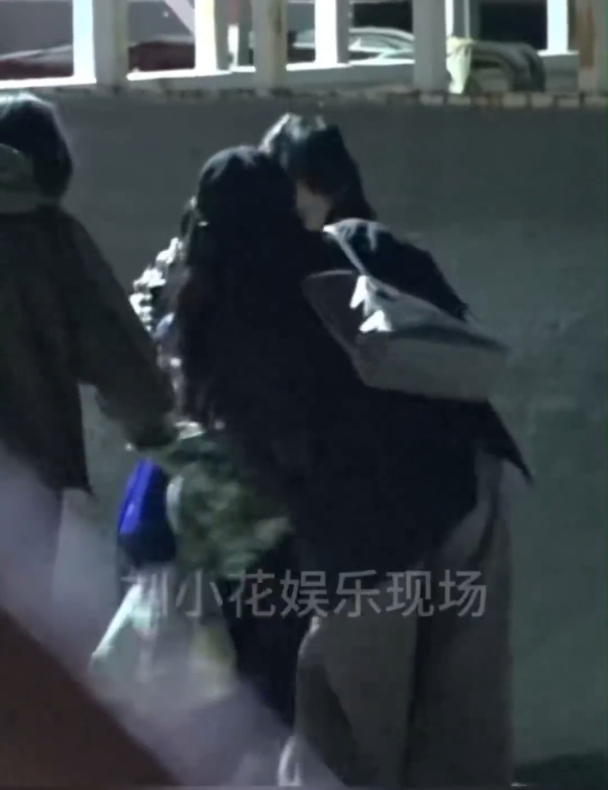 刘诗诗带儿子和朋友聚餐,6岁步步和玩伴打架 刘诗诗拉架险被绊倒