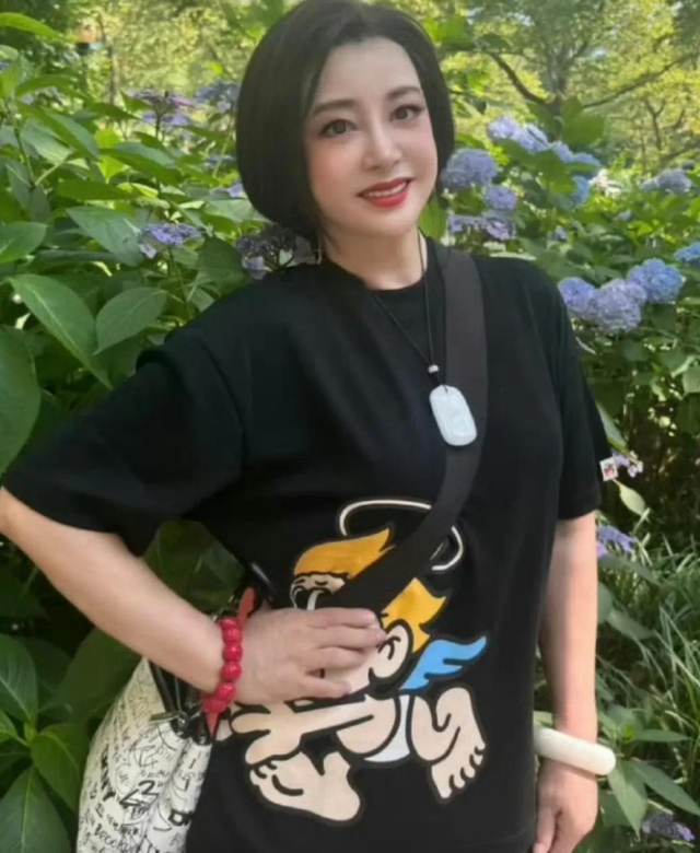 74岁刘晓庆去世了？本尊亲自回应，甩照啪啪打脸，姐又活了！