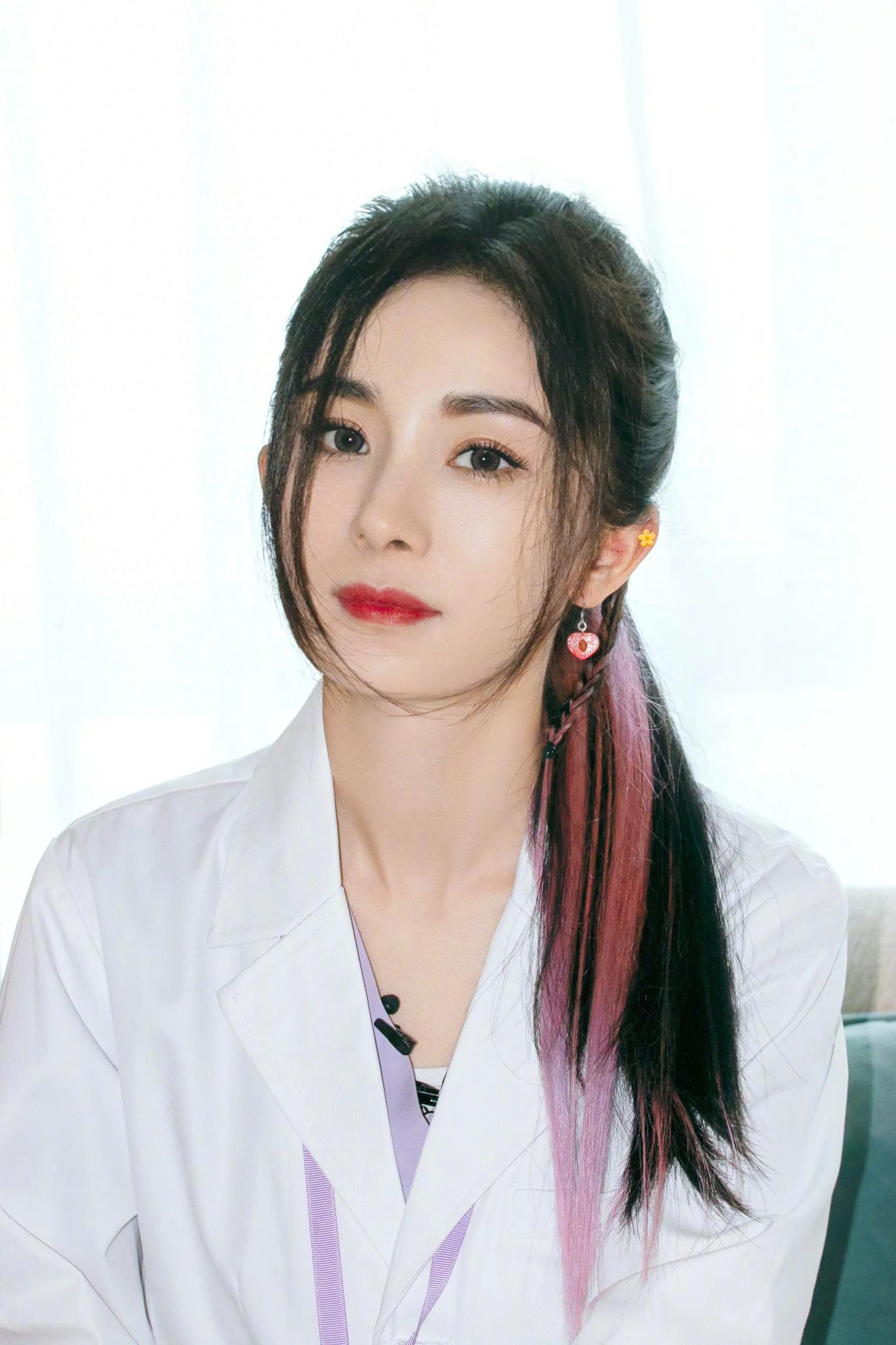 救命！杨幂这张图，谁的“肖医生DNA”又动了！