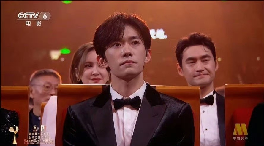 第38届金鸡奖最火的竟然是袁弘！被网友称为影帝背后的男人