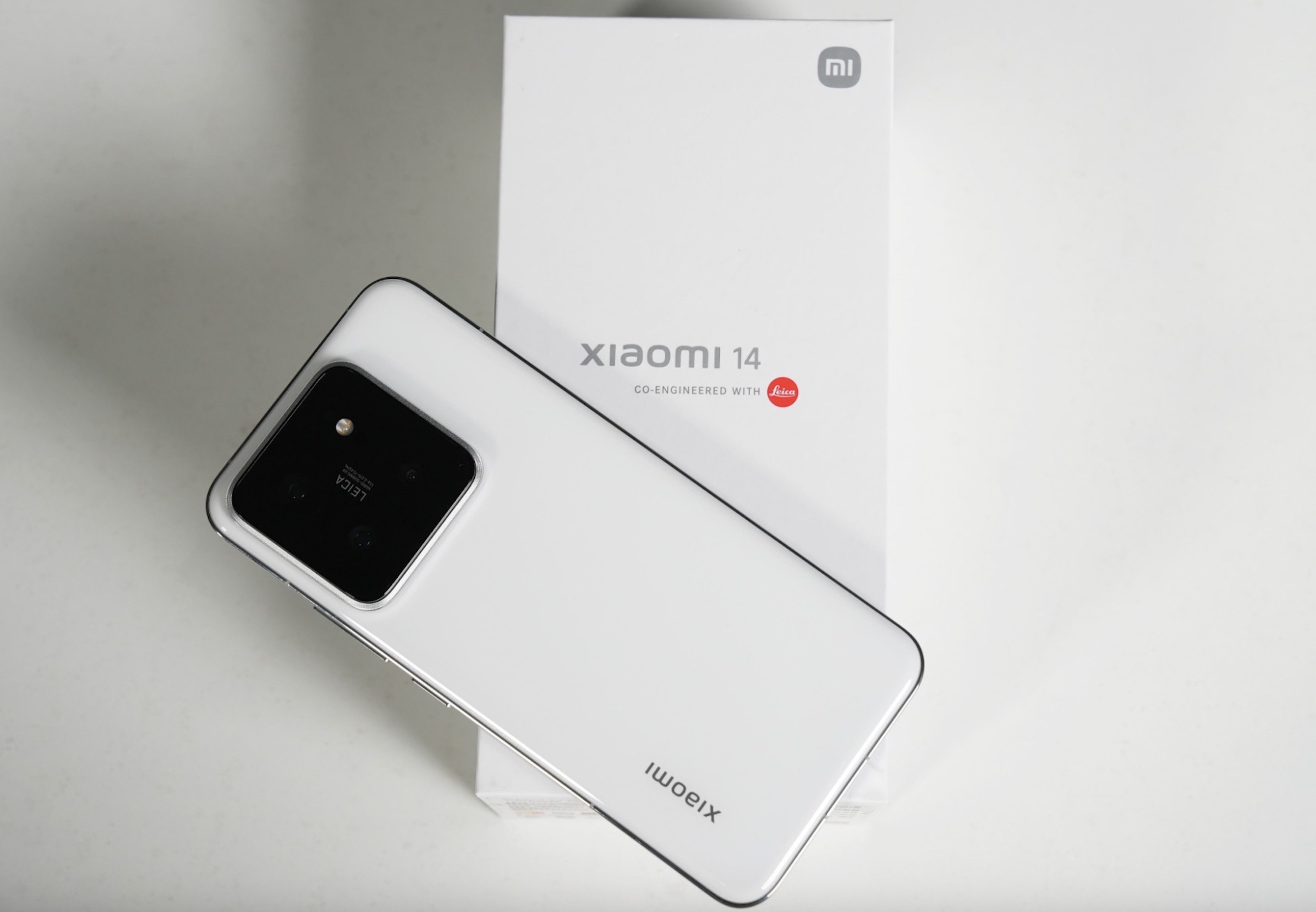 小米堅決清倉，16GB+1TB下跌2000元，驍龍8系+60倍變焦+無線充電