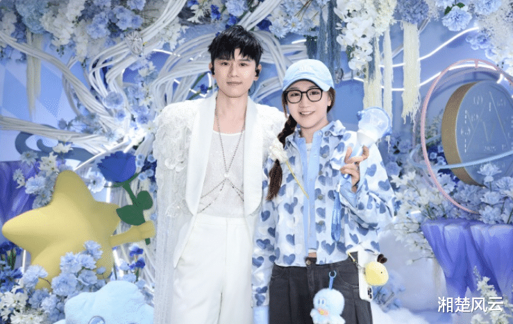 陈梦与妈妈现身张杰演唱会,网友大赞太漂亮了,妈妈跟陈梦提要求