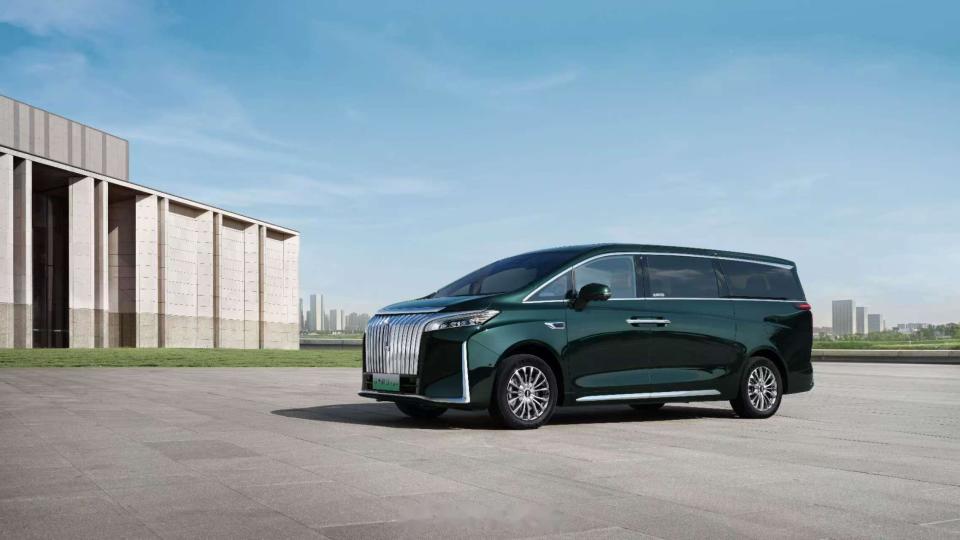 被忽视的豪华“头等舱”，从40万降到26万多，明挑埃尔法，实戳腾势D9