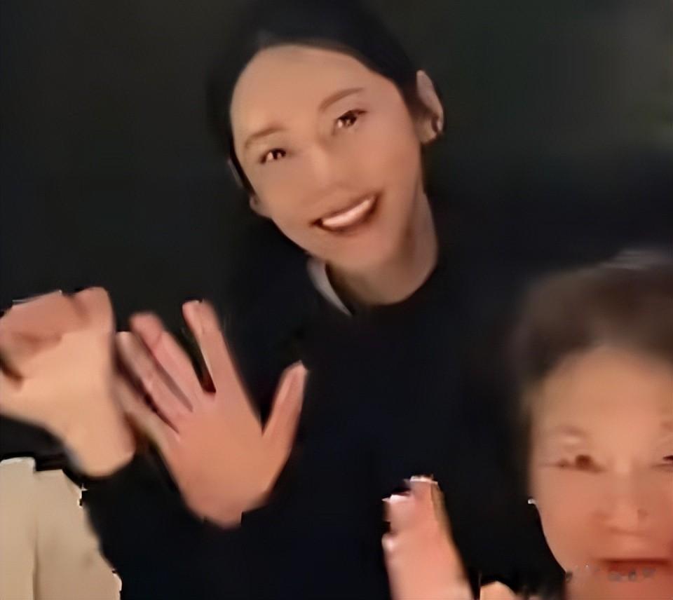 于晓光也没想到，远嫁中国8年的秋瓷炫，竟走上了另一条上坡路