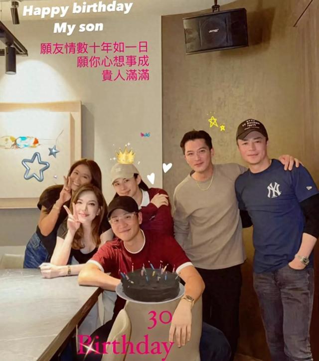 林心如和许玮宁给好友庆生，许玮宁白的发光，邱泽和霍建华搂一起