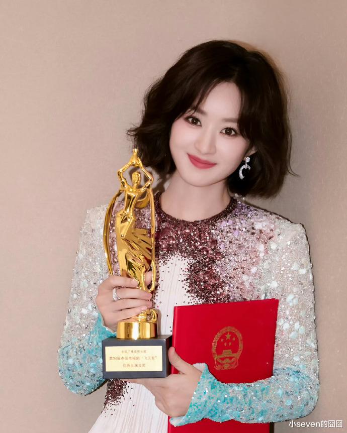 赵丽颖又传绯闻！与神秘男子带孩子去郊游，男方并非冯绍峰