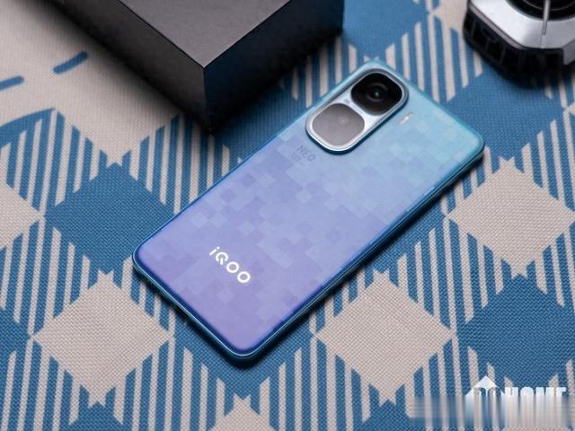 iQOO Neo11系列規格曝光 旗艦級芯片+2K屏幕