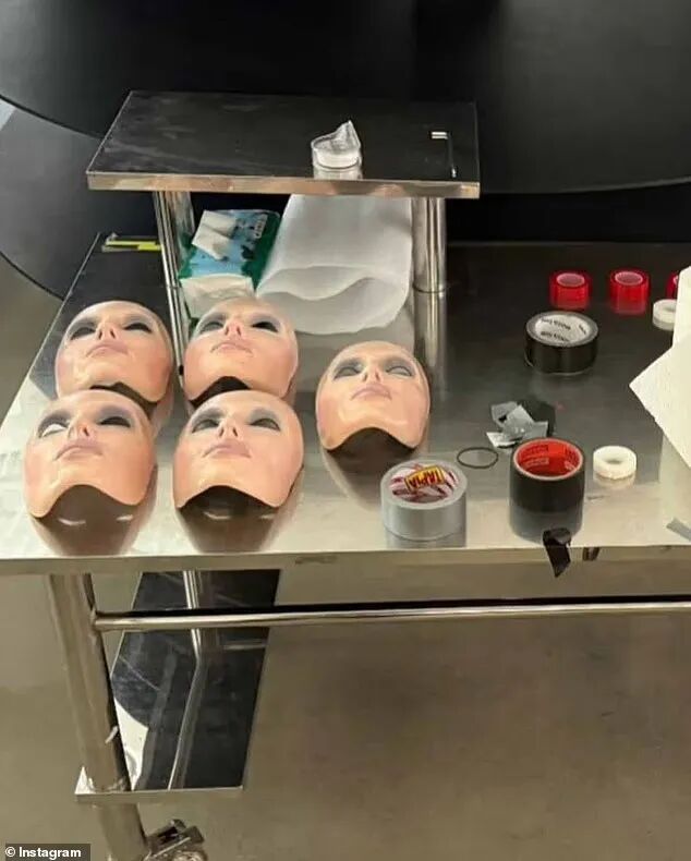 比安卡穿乳胶衣，把自己扭成家具？网友：看不懂但大受震撼