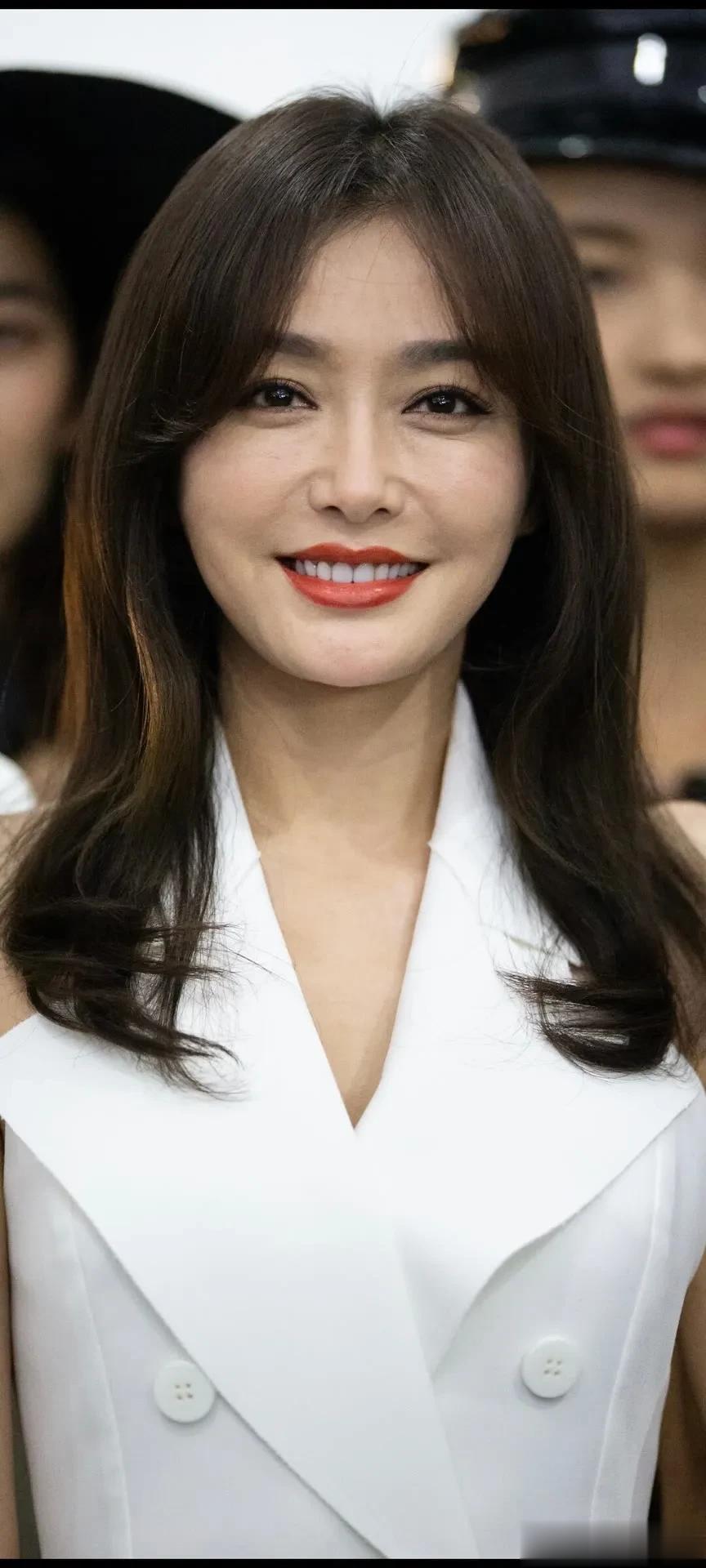 明星高清脸图｜秦岚，这笑容也太甜了吧！