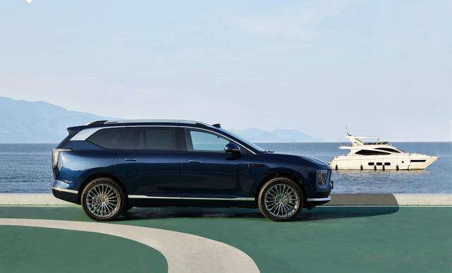 纯电六座比问界M9 少 20万！硬件不输理想、问界！有激光雷达 + 四驱