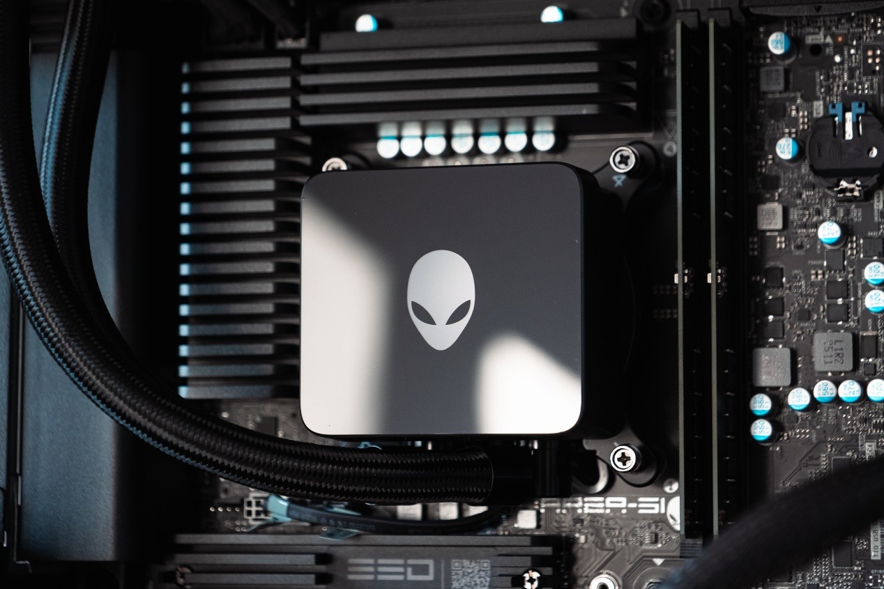 從神秘代號到硬核旗艦：Alienware外星人Area-51游戲臺式機