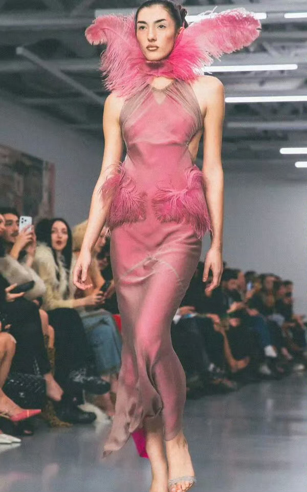 Kylie Jenner 粉色火烈鸟造型赏析