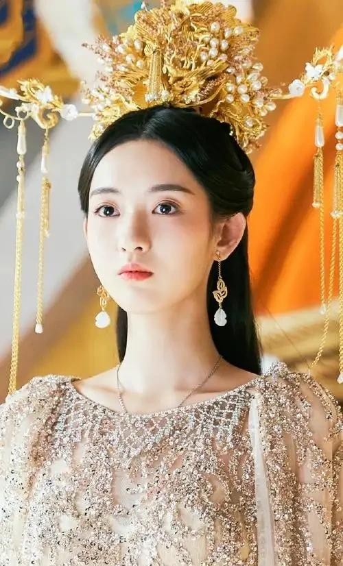 长得不够有星味，演了5次女一号也没红，今搭档陈星旭，终于红了