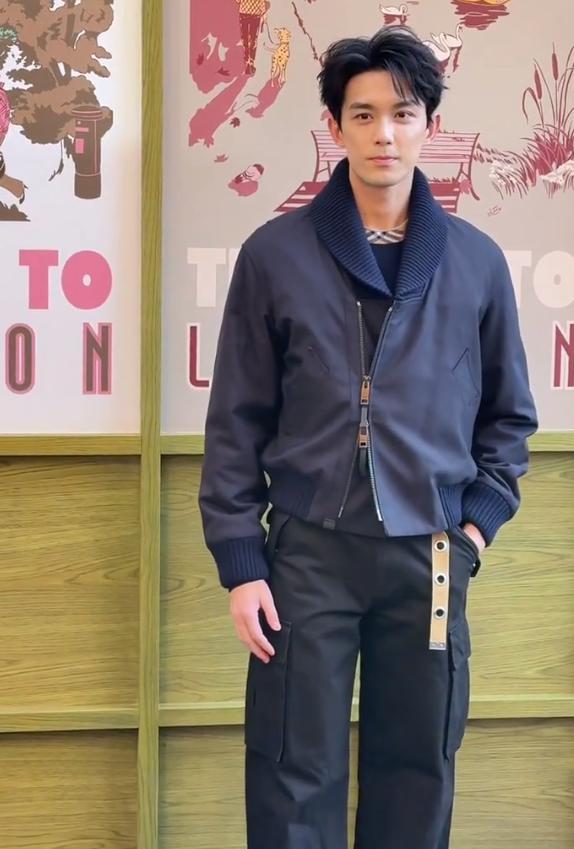 49岁陈坤颜值断崖下跌，眼小脸胖贴假发片，被一旁的吴磊抢尽风头