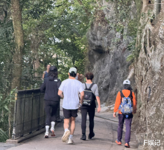 梁朝伟刘嘉玲一起爬山跑步享受相处时光 两人婚后一直低调度过