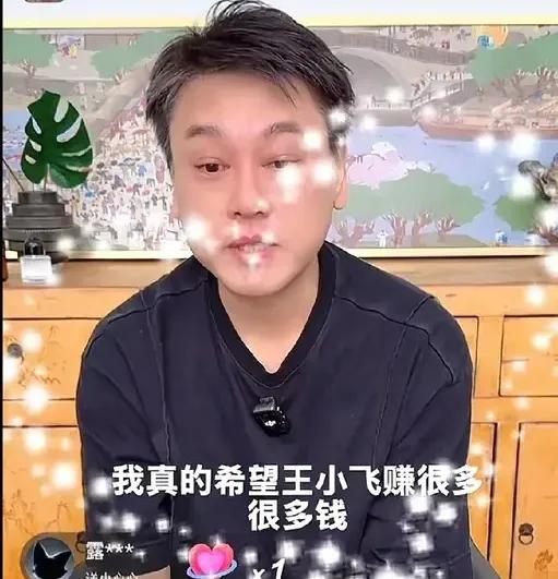 大s纪念长椅顺利落成,系粉丝众筹,具俊晔设计的雕塑至今未完工