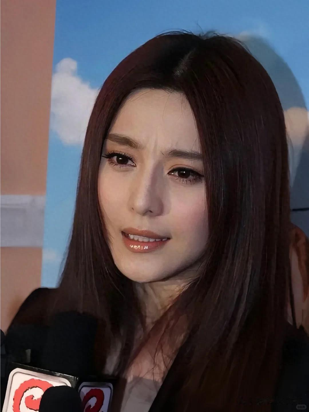 44岁范冰冰现身马来，生图下瓜子脸、皮肤白皙，如今无人识好心酸