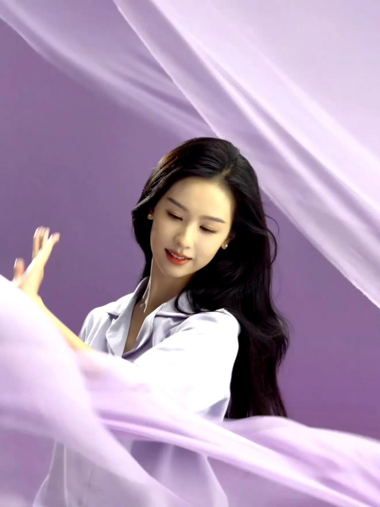 陈都灵性感内衣代言