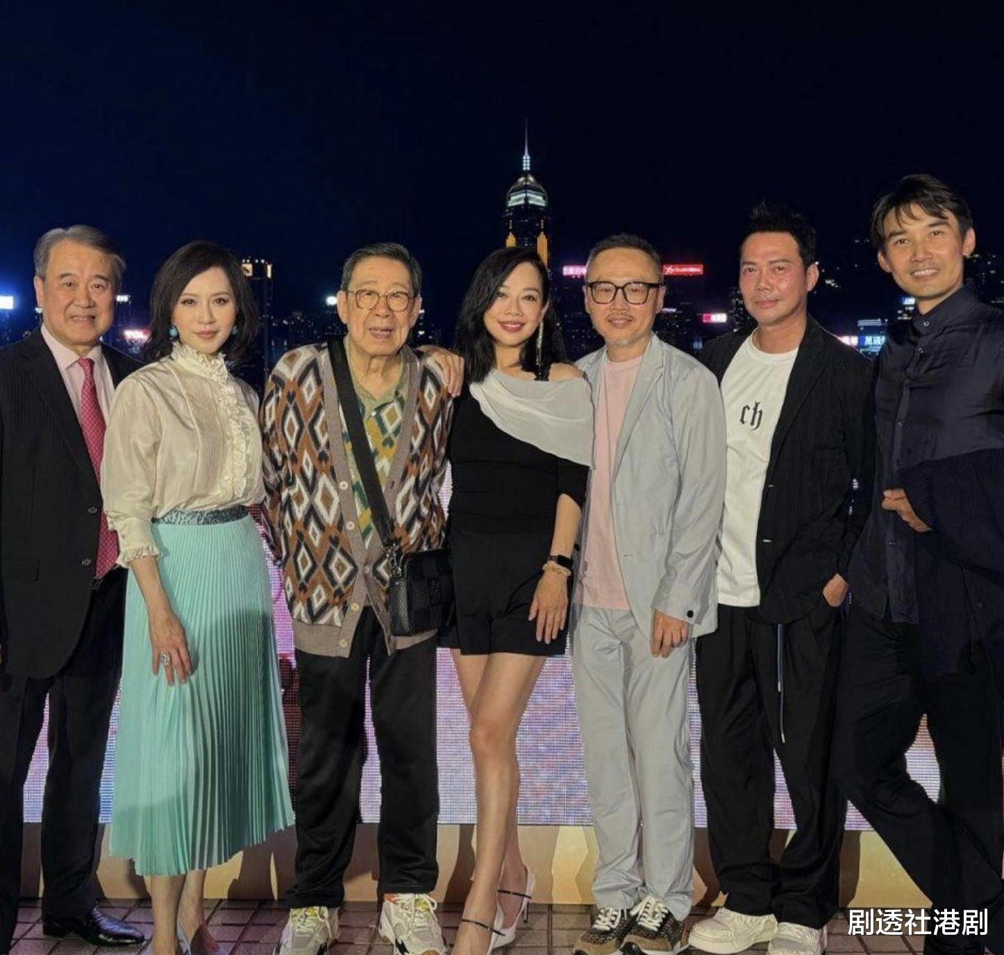 TVB前花旦返港现身派对！减肥成功秀美腿，嫁小8岁老公坚持丁克