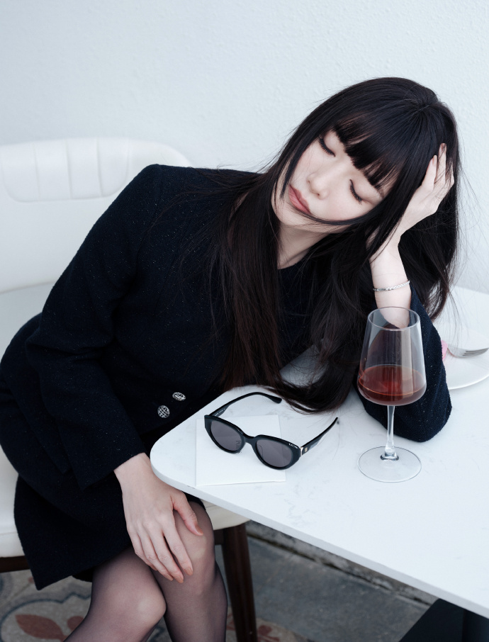 江疏影黑丝袜穿搭写真，女王范十足，妈妈级别