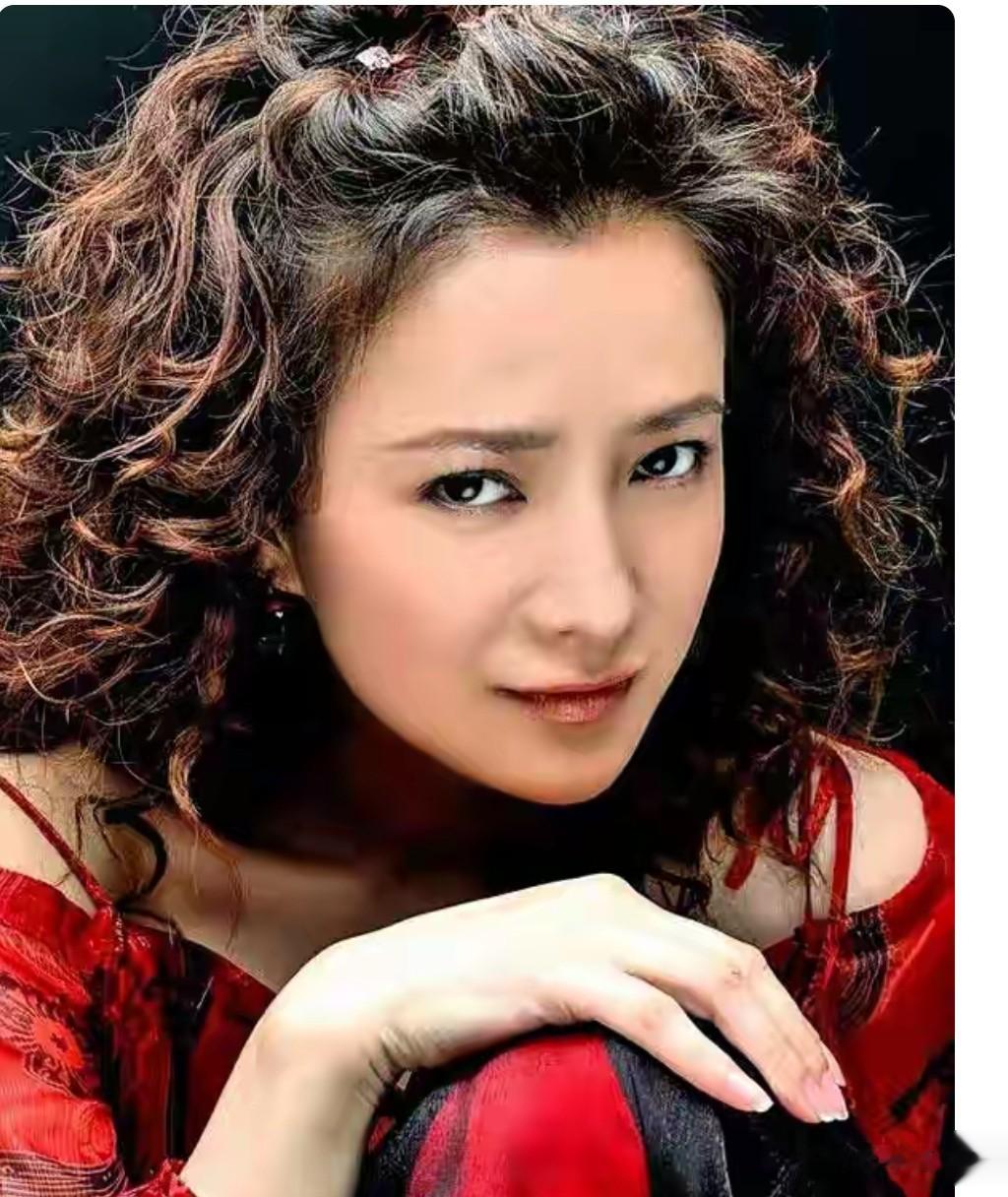 痛惜！61岁何晴离世，开颅术后失语未再嫁，儿子成最后牵挂