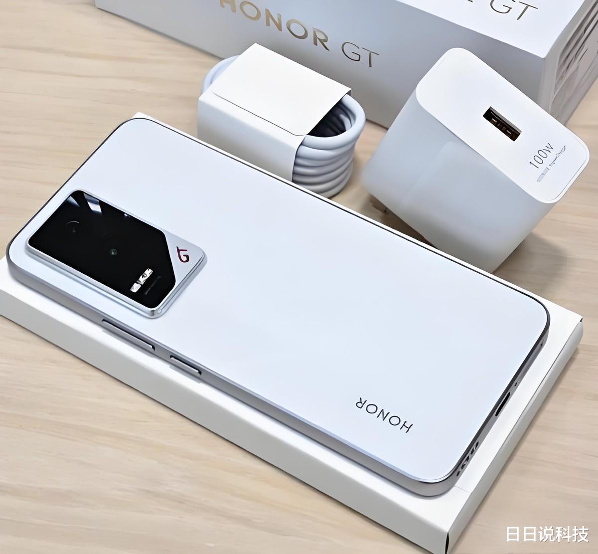 荣耀GT值得买吗?跌到千元后,它已经不再是“战士”,它是“神兵利器”