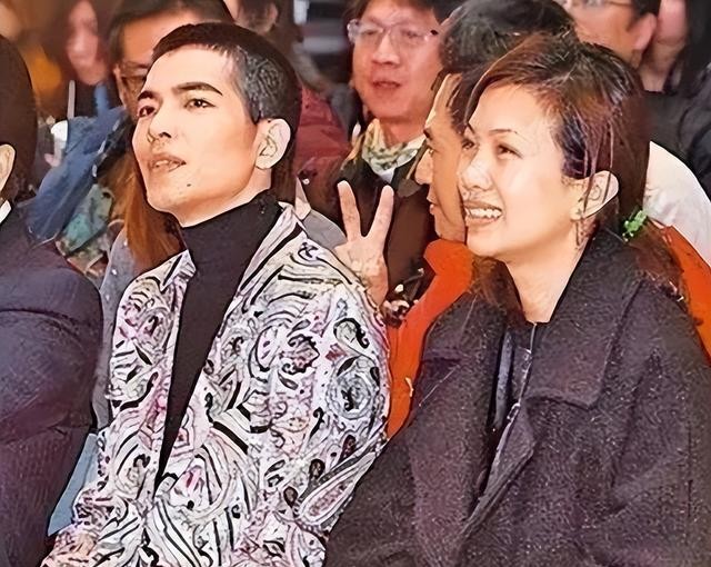 同框被嘲“母子恋”,萧敬腾“高攀”林有慧的事实,再也藏不住了