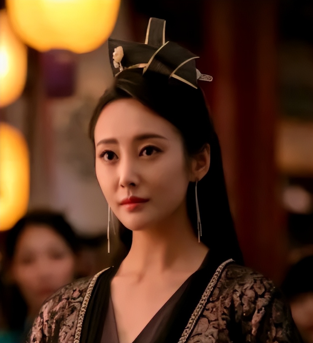 女主扑街女配爆火，才播3天全网800万人围观，37岁李纯打脸资源咖