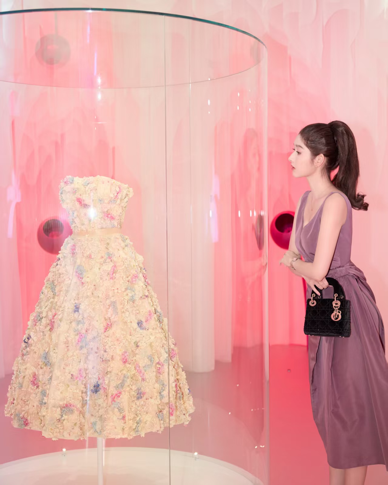 【紫裙少女,是优雅的与浪漫的重叠】——王玉雯