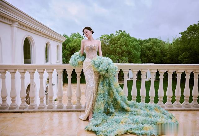 张碧晨|‘腰精’越来越优雅, 这哪是歌手的脸,明明是女明星的脸