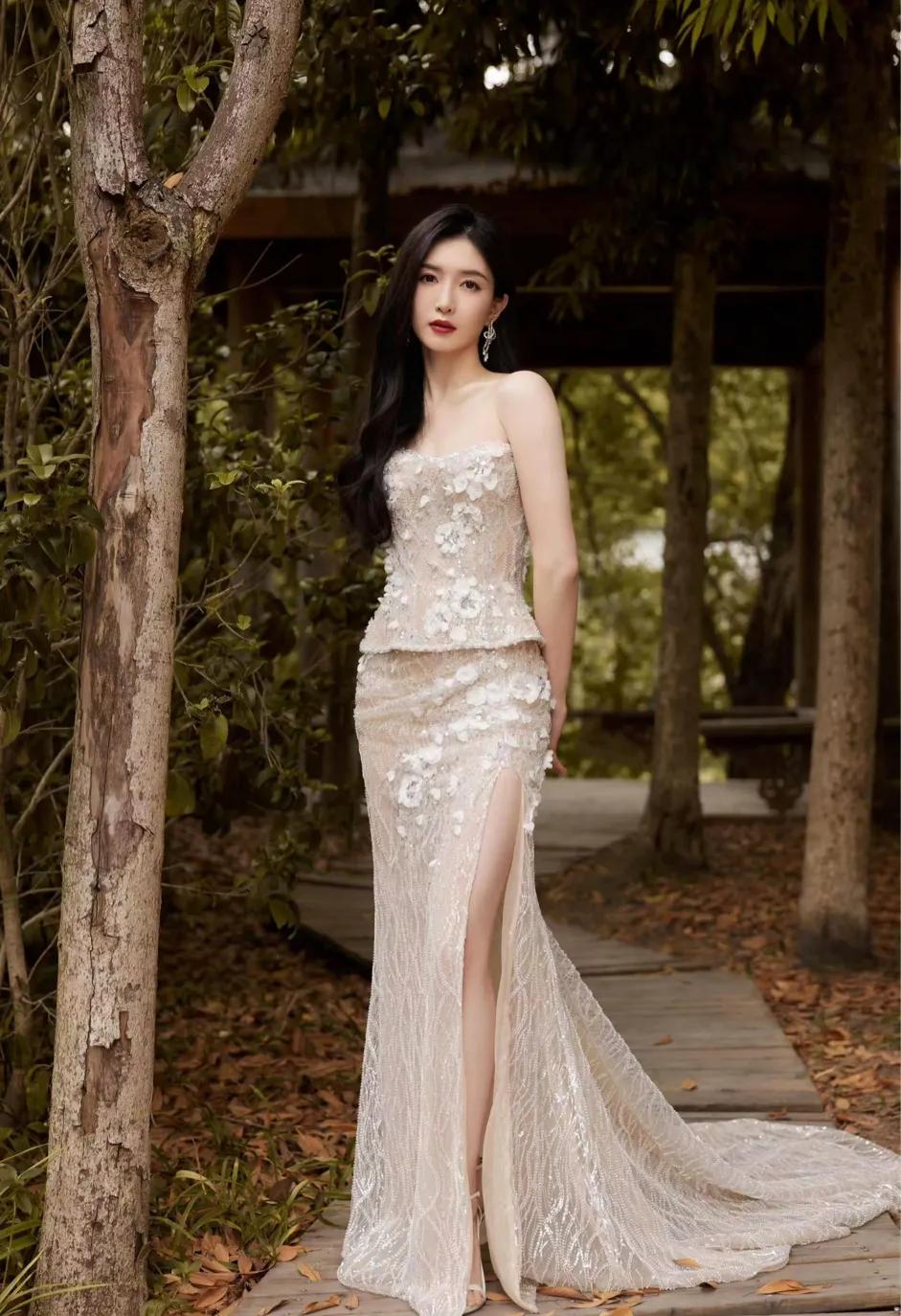 江疏影蕾丝抹胸纱裙迷人