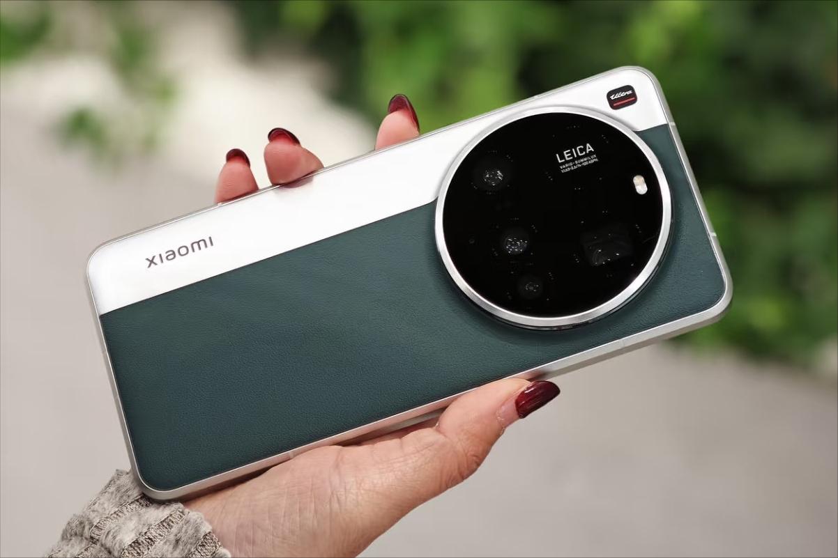 小米旗艦“變香了”！從6499元跌至4489元，2K微曲屏+120倍變焦