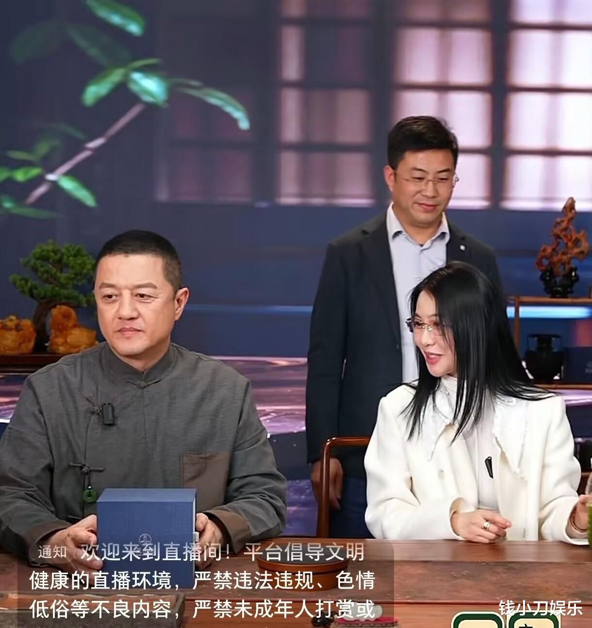 贫穷的网友都在给李亚鹏打钱，为何有钱的明星们却集体失声？